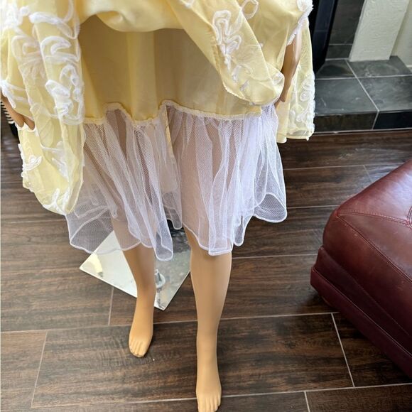 Masquerade mesh dress with 3-D floral appliqué spaghetti straps Size 9/10 EUC - Picture 6 of 16